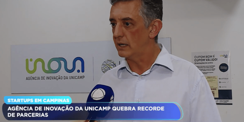 A imagem mostra o Prof. Renato Lopes, diretor-executivo da Inova Unicamp, concedendo uma entrevista para a TV THATI Record.