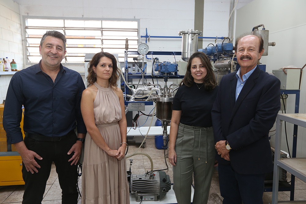 Ana Flávia Pattaro (Unicamp), Maria Ingrid Rocha Barbosa Schiavon (Unicamp), André Luiz Jardini Munhoz (Unicamp), Rubens Maciel Filho (Unicamp)