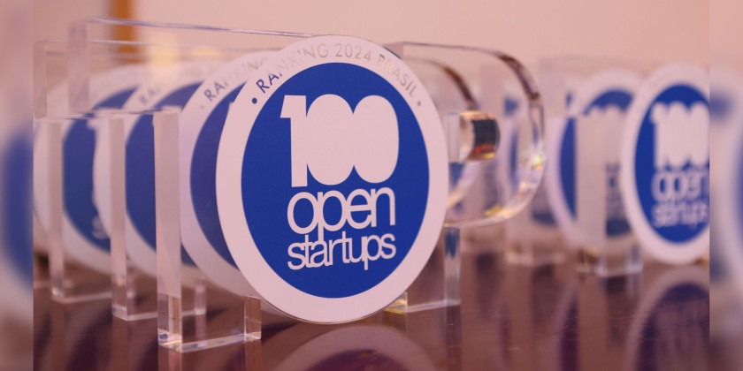 Troféus da premiação do Ranking 100 Open Startups. Fim da descrição